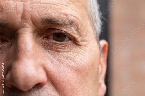 Schilderij op canvas An extreme closeup and front view on the eye and face of an older gentleman
