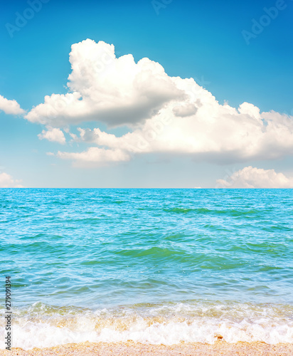 Fototapeta Naklejka Na Ścianę i Meble -  low clouds in blue sky over sea and sand beach