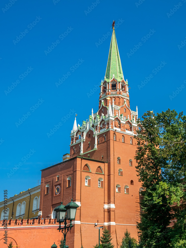 Fototapeta premium Trinity tower in Kremlin, Moscow, Russia