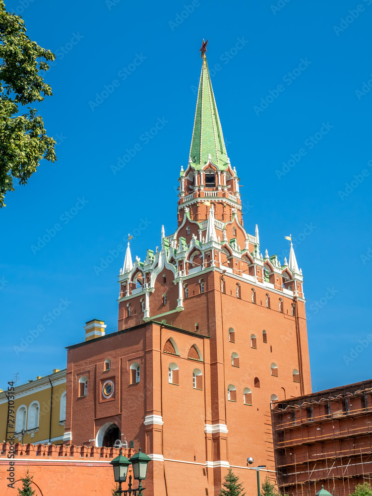 Fototapeta premium Trinity tower in Kremlin, Moscow, Russia