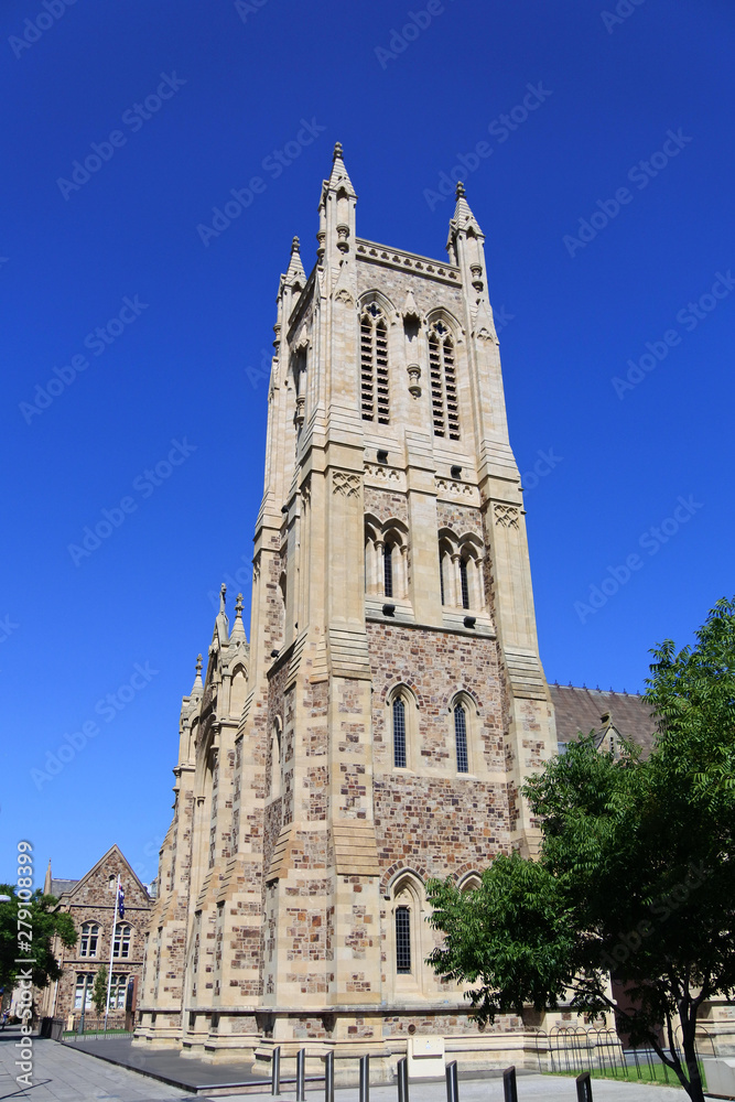 Der Turm der katholischen Kathedrale Sankt Francis Xavier's in Adelaide in Australien