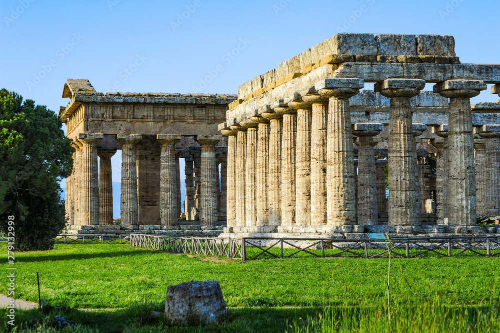 Thanks to the good preservation, the temples of Paestum, built in the 6th - 5th centuries BC, leave an unforgettable impression.