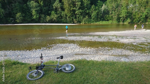 Fahrrad am Fluss der Isar