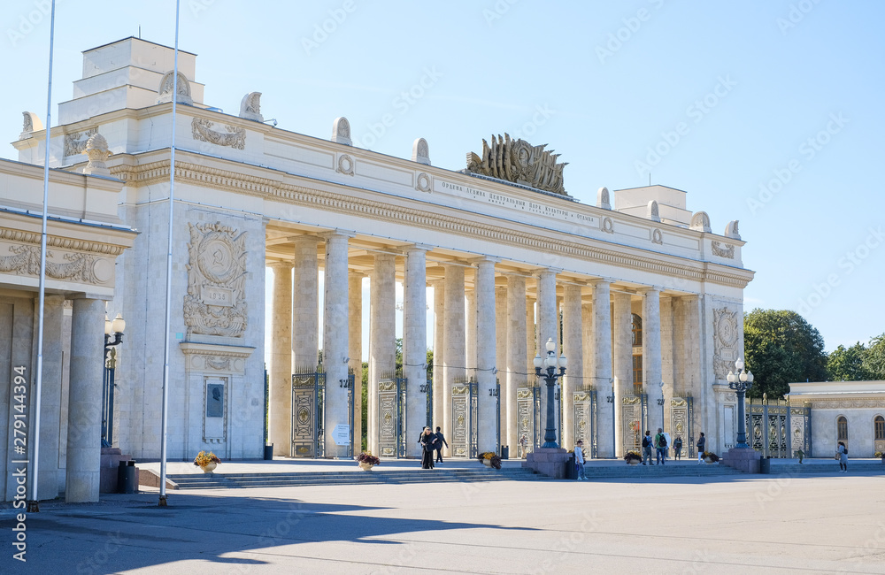 Naklejka premium The main gate of Gorky Park, one of the main city parks in Moscow