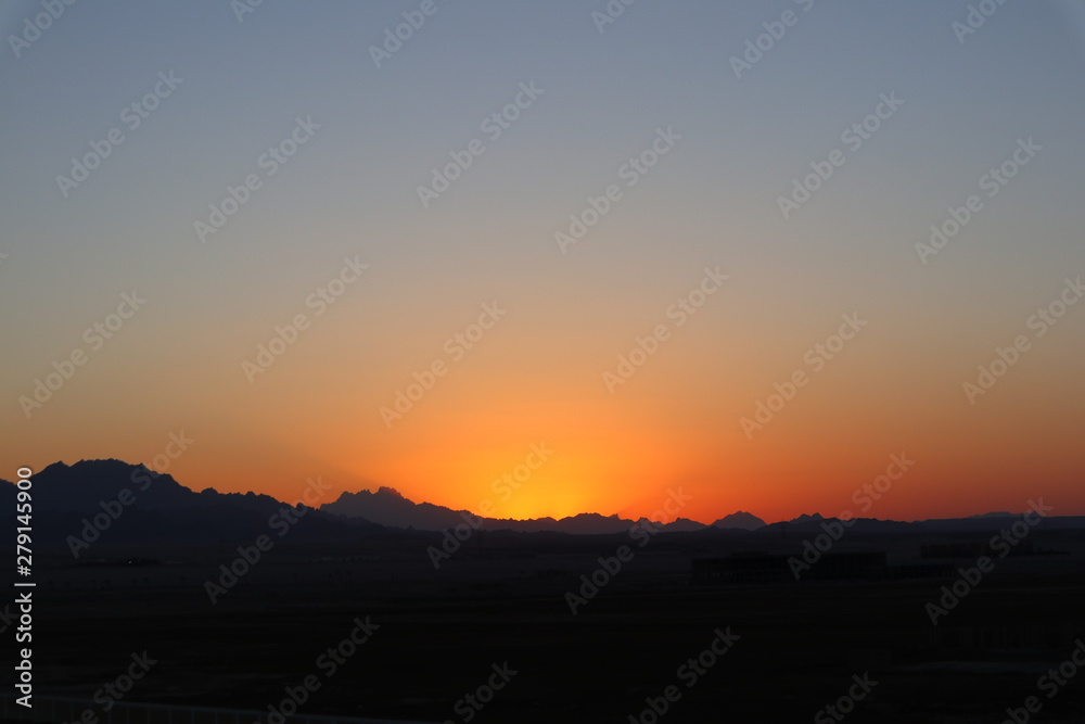 Sonnenuntergang in der Wüste von Ägypten Sonnenuntergang in der Wüste von Ägypten