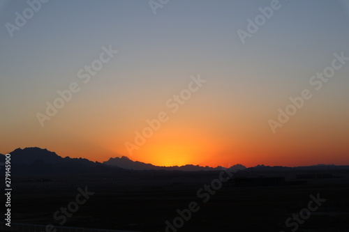 Sonnenuntergang in der W  ste von   gypten