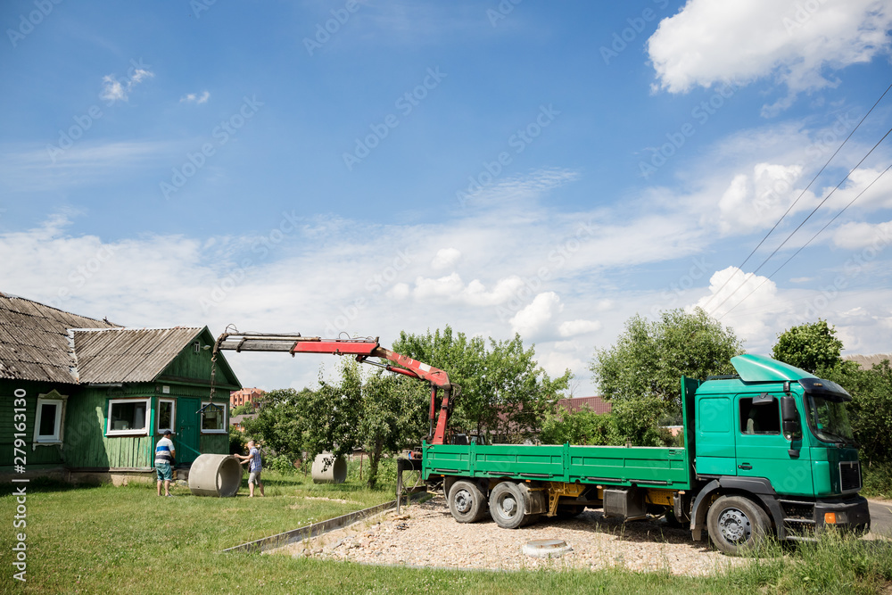 Obraz premium truck with mounted crane