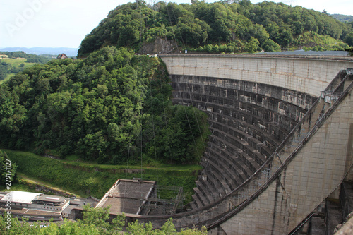 Barrage et usine hydroélectrique de Bort les Orgues (Cantal/France)