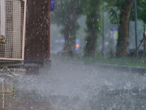 Obraz na plátně Raining day in the city at summer time
