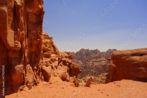 Petra Jordania widok na góry krajobraz