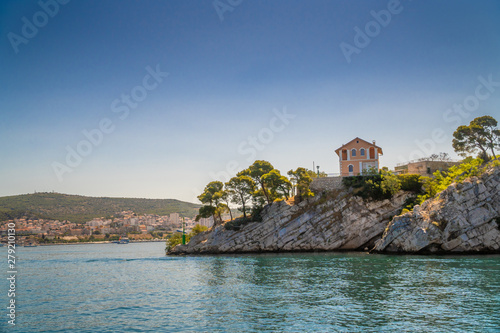 Fototapeta Naklejka Na Ścianę i Meble -  Lonely house on the rocks with sea view in Croatia