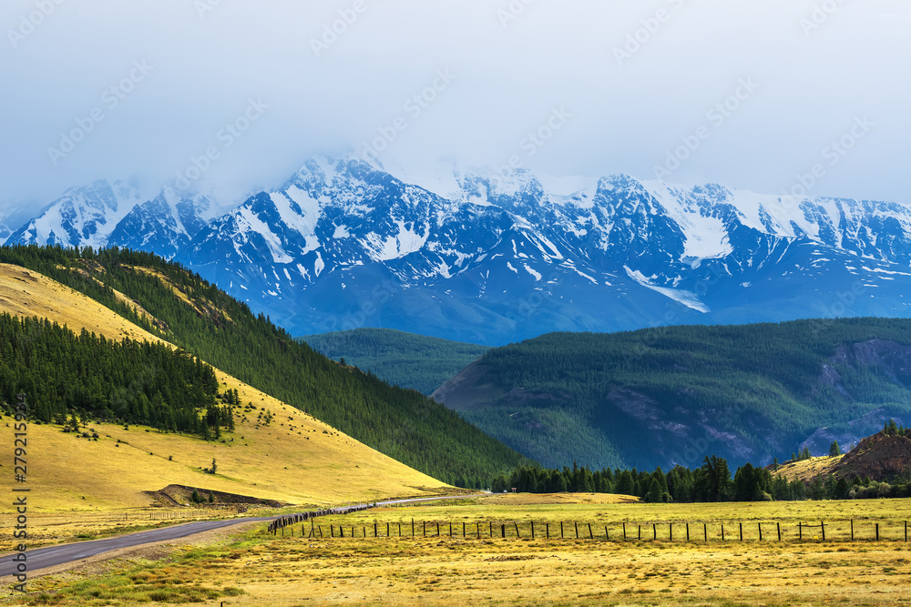 Road going to the kurai steppe. mountain Altai