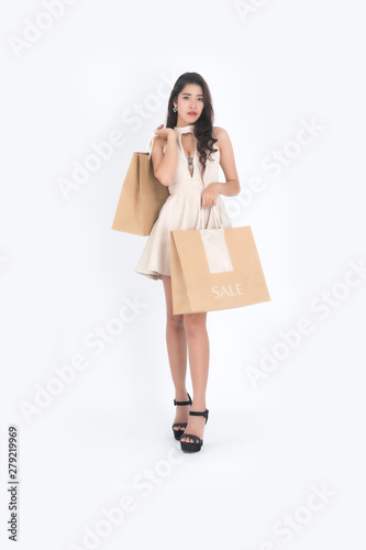 Woman hold shopping bag.