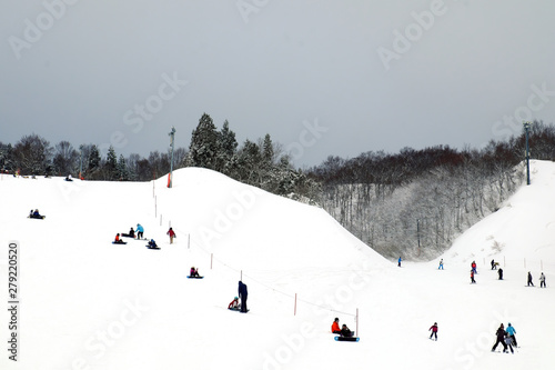 people were skiing in snowy mountain photo