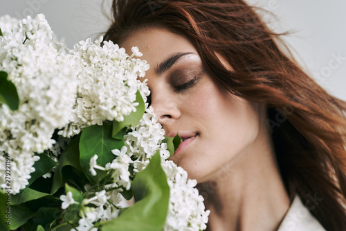 portrait of a bride with bouquet of flowers