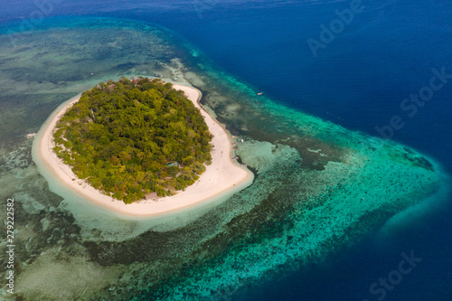 Fototapeta Naklejka Na Ścianę i Meble -  Mantigue Island, Philippines. Tropical island with white sandy beach and coral reefs. Seascape, view from above.