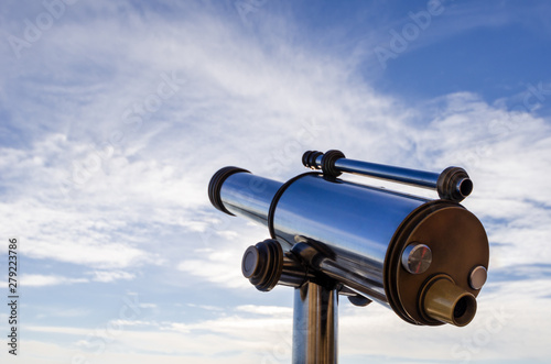 Foto Isolated monocular telescope at a sunny day