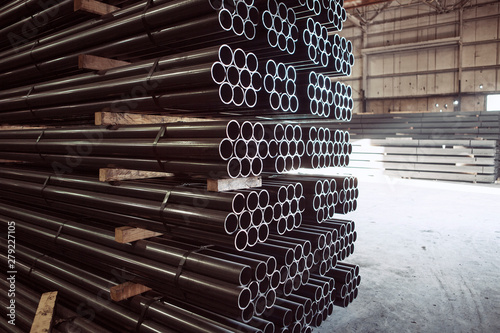Fotografía Stack of steel pipes
