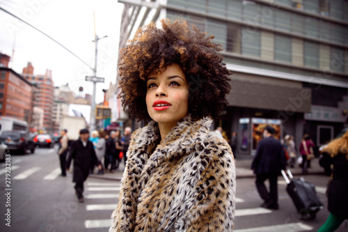 Canvas Print Young woman standing on street