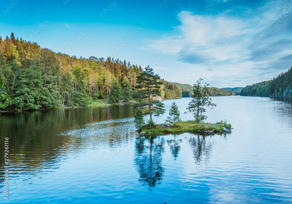 Naklejka premium Nøklevann, noklevann, jezioro, oslo, norwegia, norge, norway, drzewo, woda, starorzecze, ostmarka, Østmarka, skandynawia, scandinavia