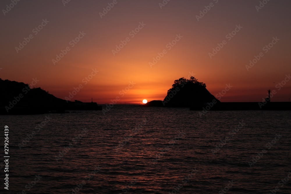 堂が島仁科漁港の夕陽