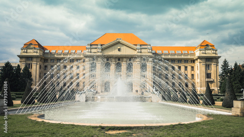 Bild auf Leinwand Exterior of the University of Debrecen main Building with Fountain