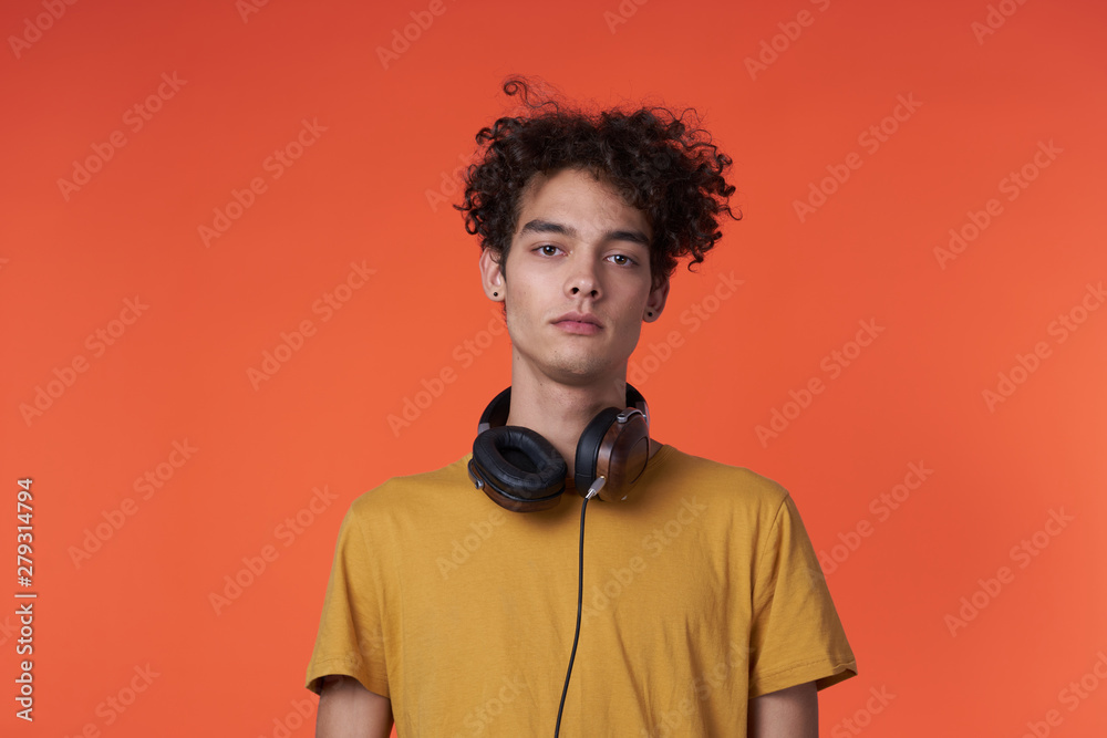 Obraz premium young man with headphones listening to music