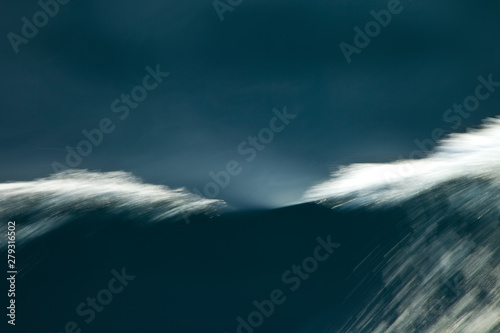 Mar y olas en el Golfo Pérsico photo