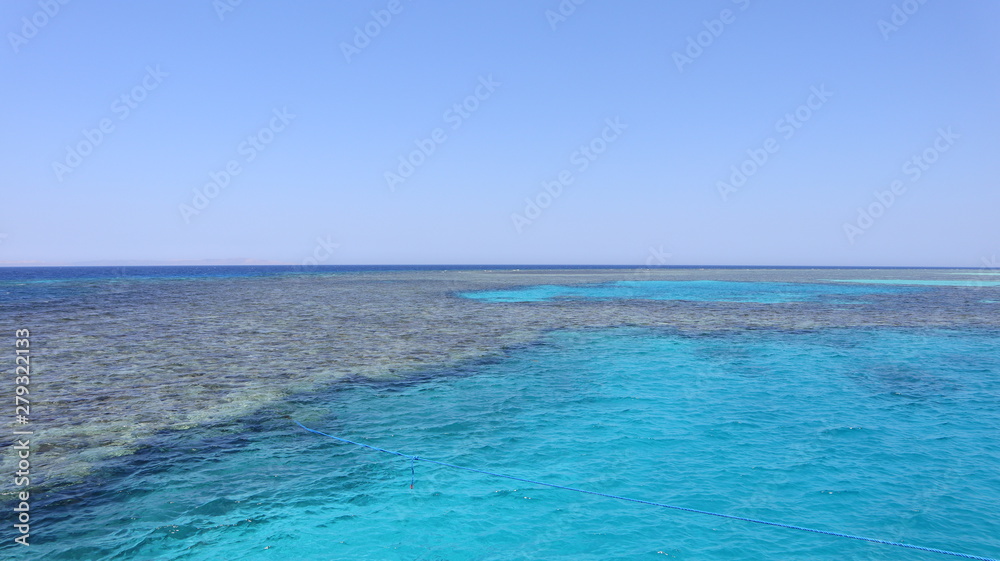 türkis blaues Wasser vom Roten Meer türkis blaues Wasser vom Roten Meer