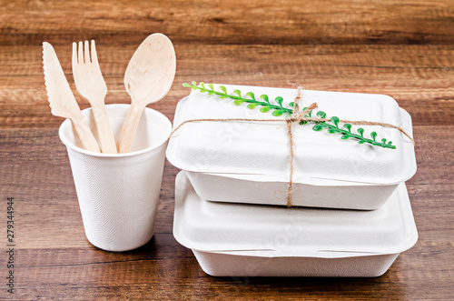 Slika na platnu Set of unbleached plant fiber food box and paper coffee cup.