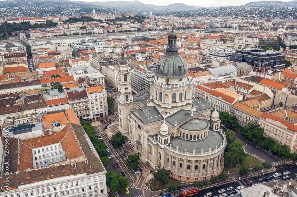 Fototapeta premium St. Stephen's Basilica in Budapest
