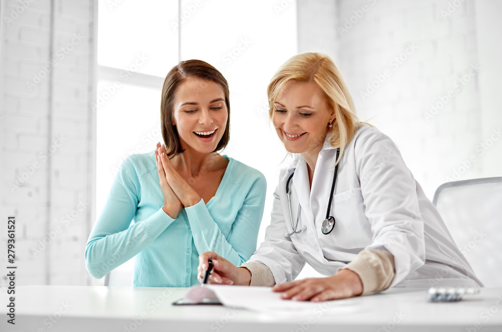 © Syda Productions - medicine, healthcare and people concept - doctor happy woman patient at hospital © Syda Productions - medicine, healthcare and people concept - doctor happy woman patient at hospital
