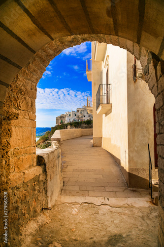 Fototapeta Naklejka Na Ścianę i Meble -  authentic towns of Puglia - Vieste coastal town with narrow streets. south of Italy