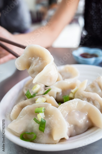 eat boiled jiaozi