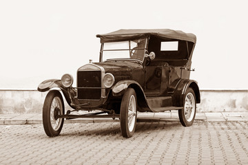 Leinwandbilder Oldtimer Amerikanischer Retro-Wagen im Strassenlook  © popov48