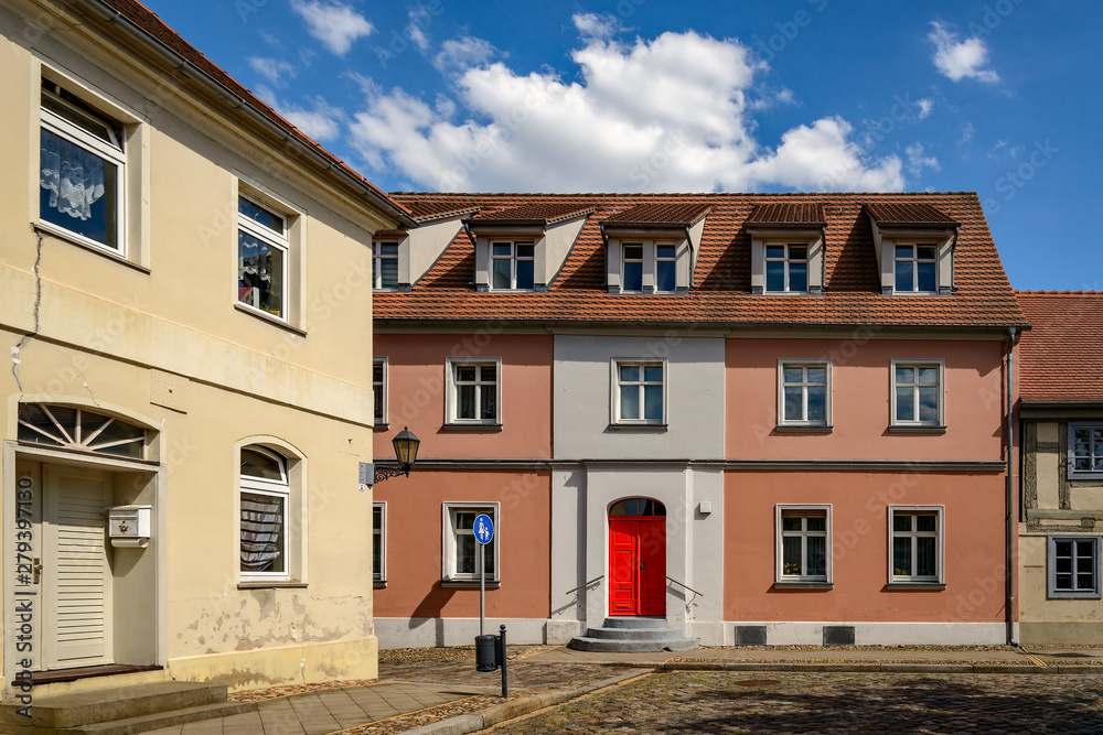 Haus mit roter Tür am Markt in Storkow, bis 1942 Wohnhaus der letzten Storkower Juden