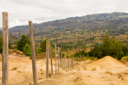 cerco de madera y alambre 