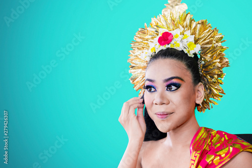 Dancer using a sponge to apply foundation photo