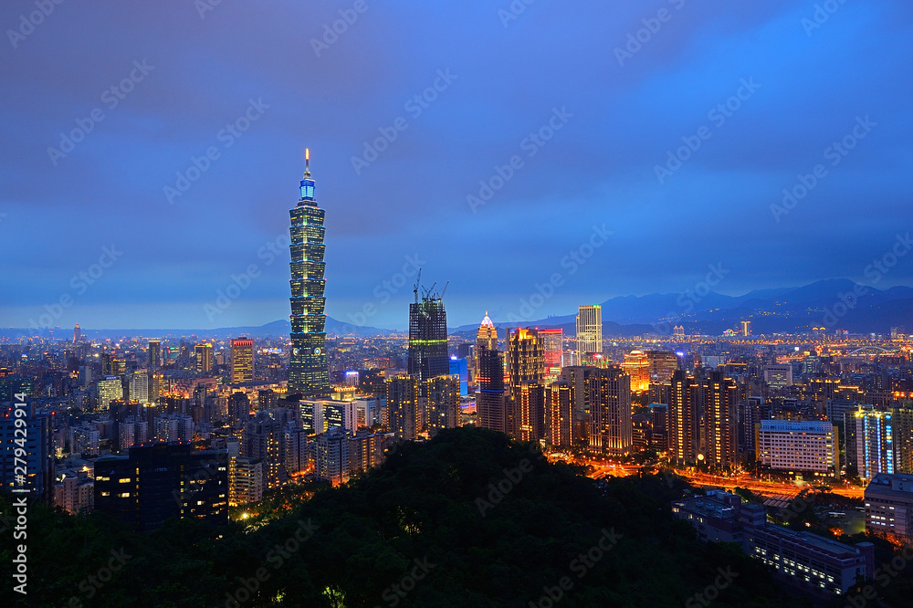 Obraz premium During the evening of the Taipei City, Taiwan