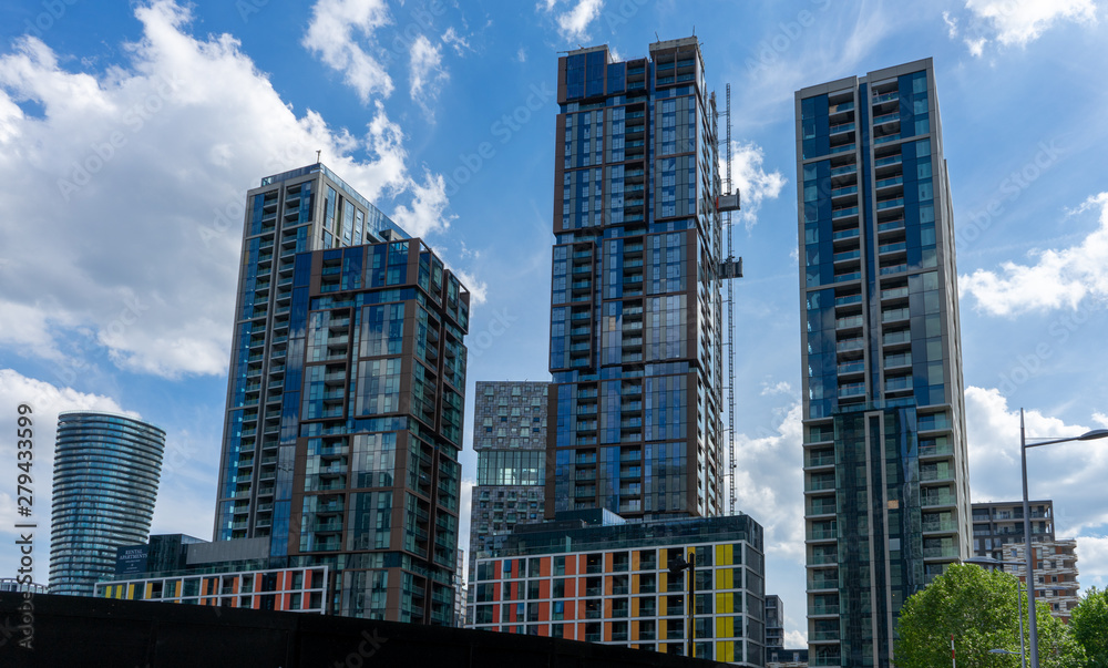 Fototapeta premium modern building in london 