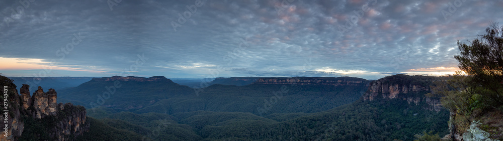 Jamison Valley Dusk with Three Sisters