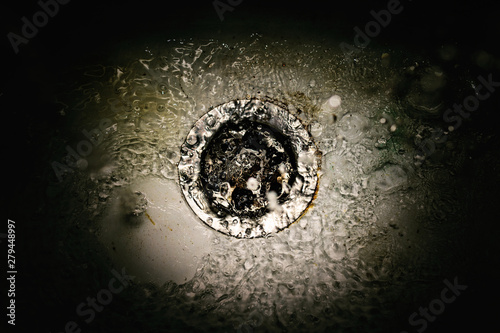 Water flows into the sink, Old dirty sink