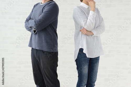 Foto 男性と女性の喧嘩