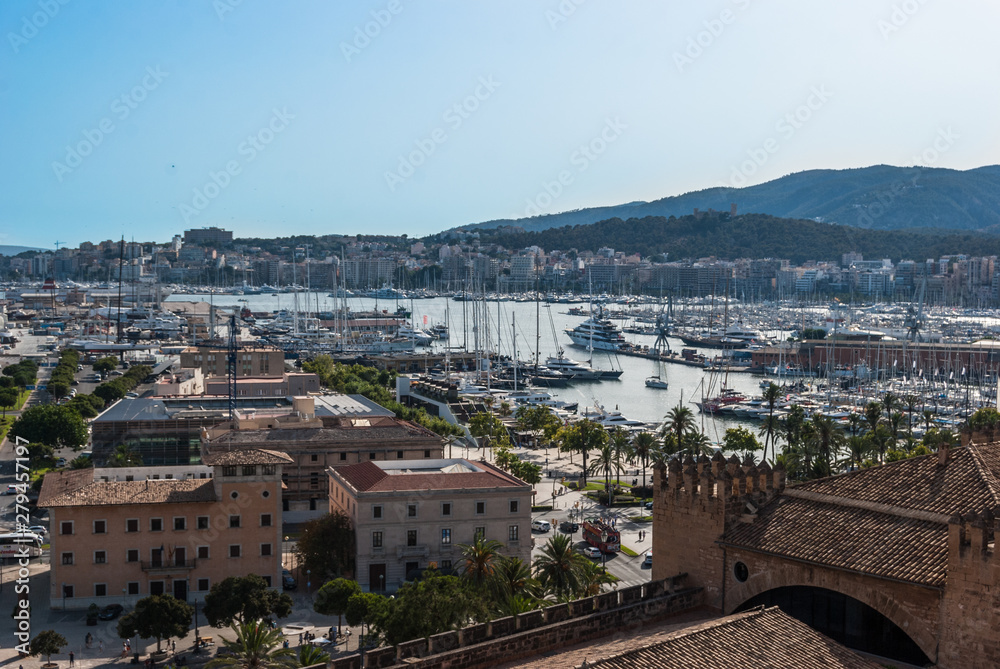 Fototapeta premium SKYLINE OF PALMA, MAJORCA, BALEARIC ISLANDS, SPAIN 3
