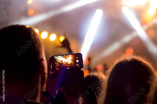 shooting concert on smartphone