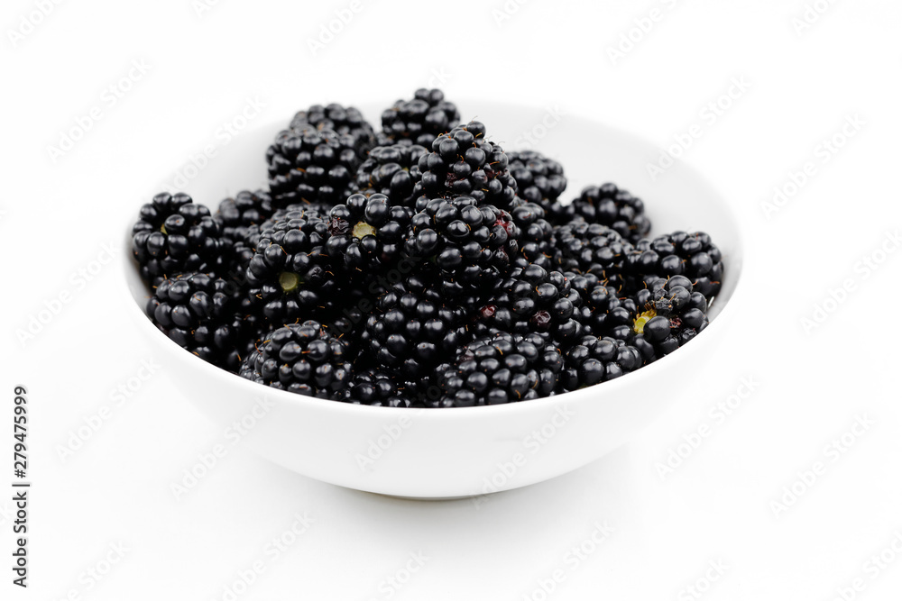 Frische Brombeeren in einer Schale Frische Brombeeren in einer Schale