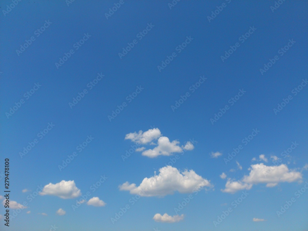 Fototapeta premium blue sky with white clouds