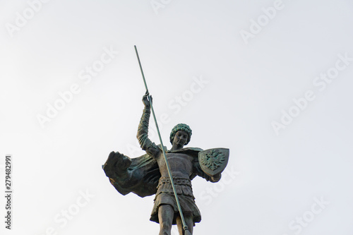 Canvas Print The statue of an angel pointing down with the tip of a spear