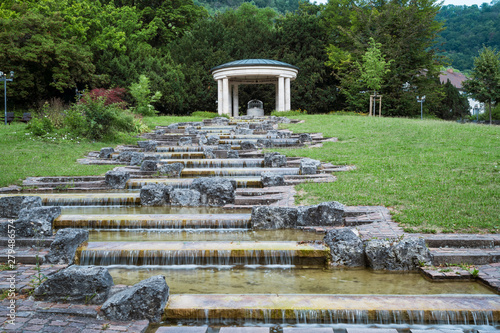 Quellentempel und Kaskaden im Kurpark in Bad Überkingen