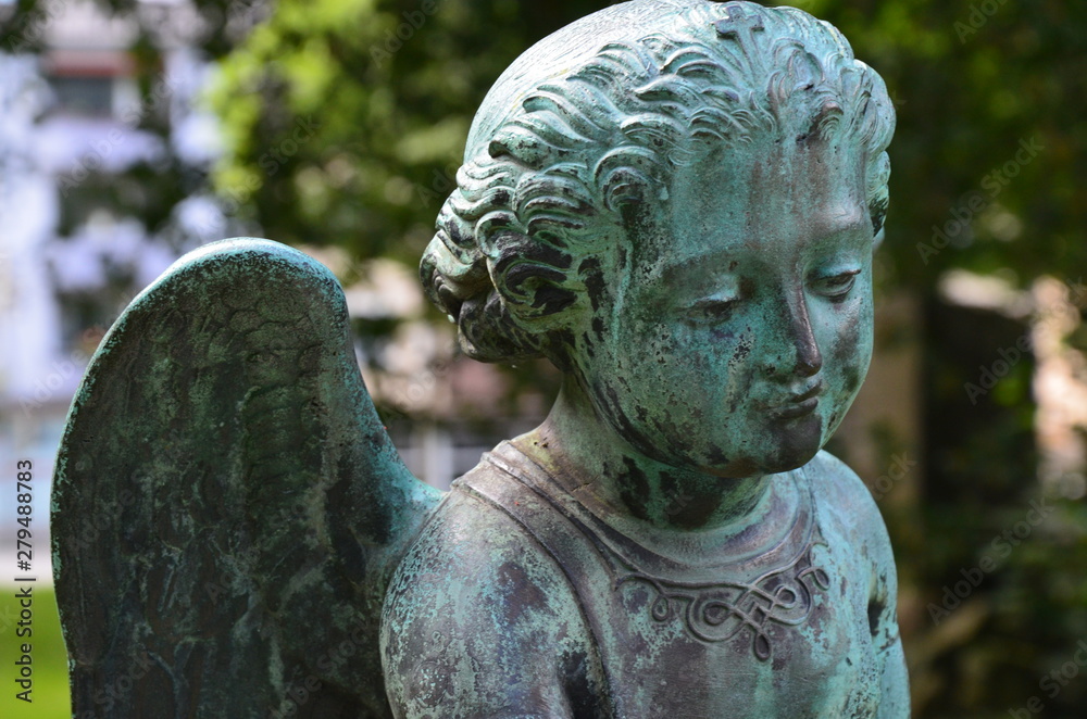 Obraz premium Old cemetry in the heart of the city of Kassel, Germany